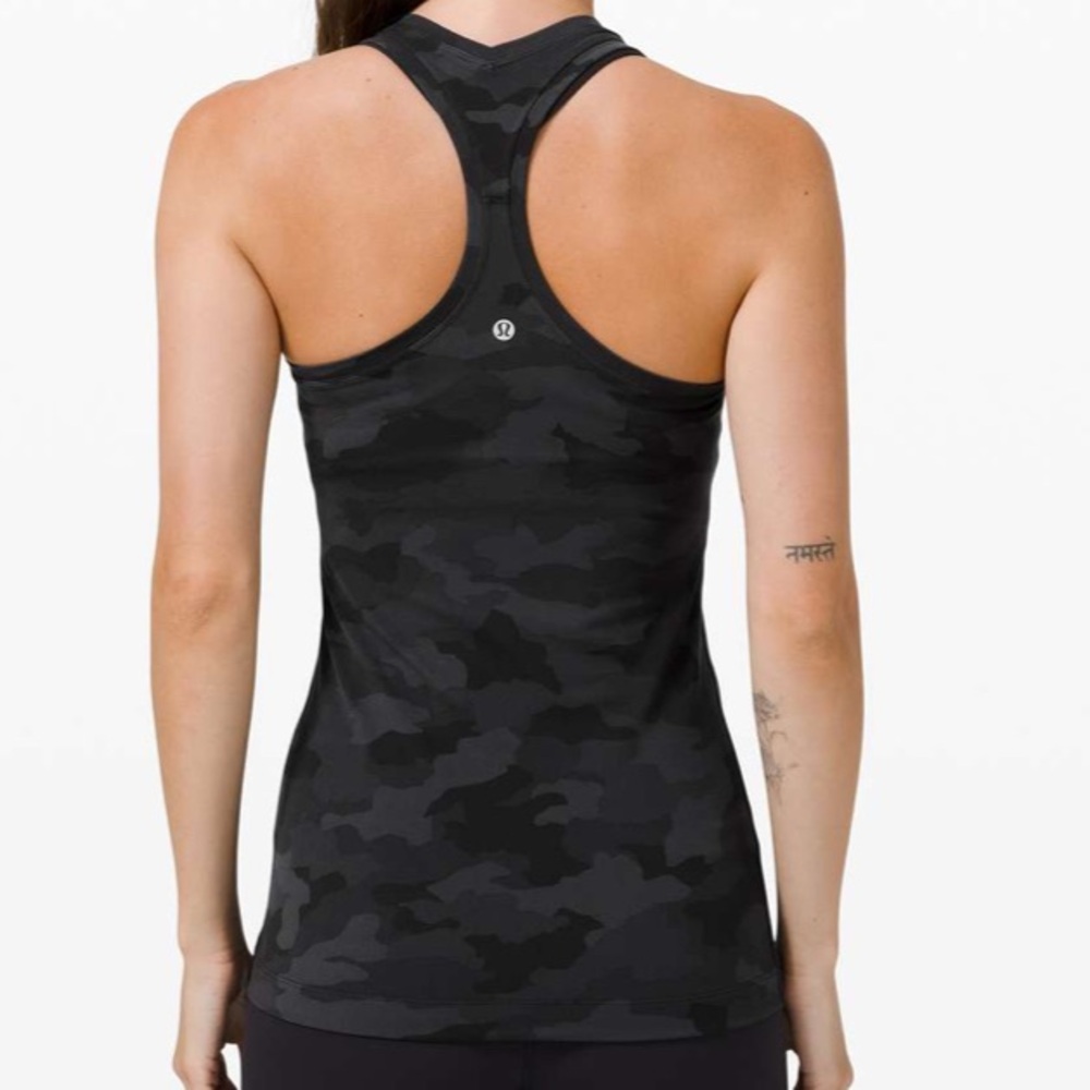 Lululemon Cool Racerback II *Nulu
Heritage 365 Camo Deep Coal Multi Size 6